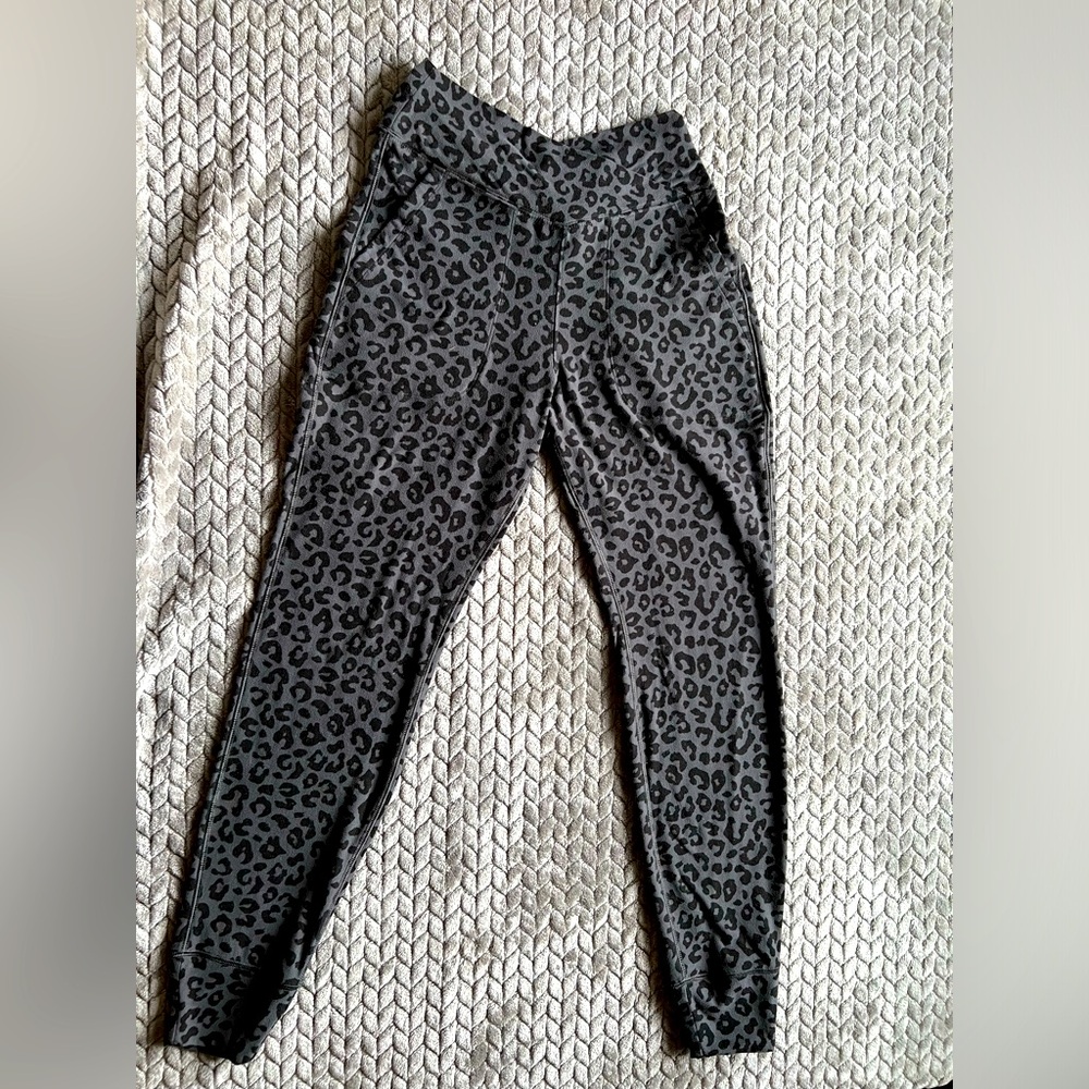 Abercrombie & Fitch Cozy Leopard/Cheetah Print Pants (Grey/Black) Size XS